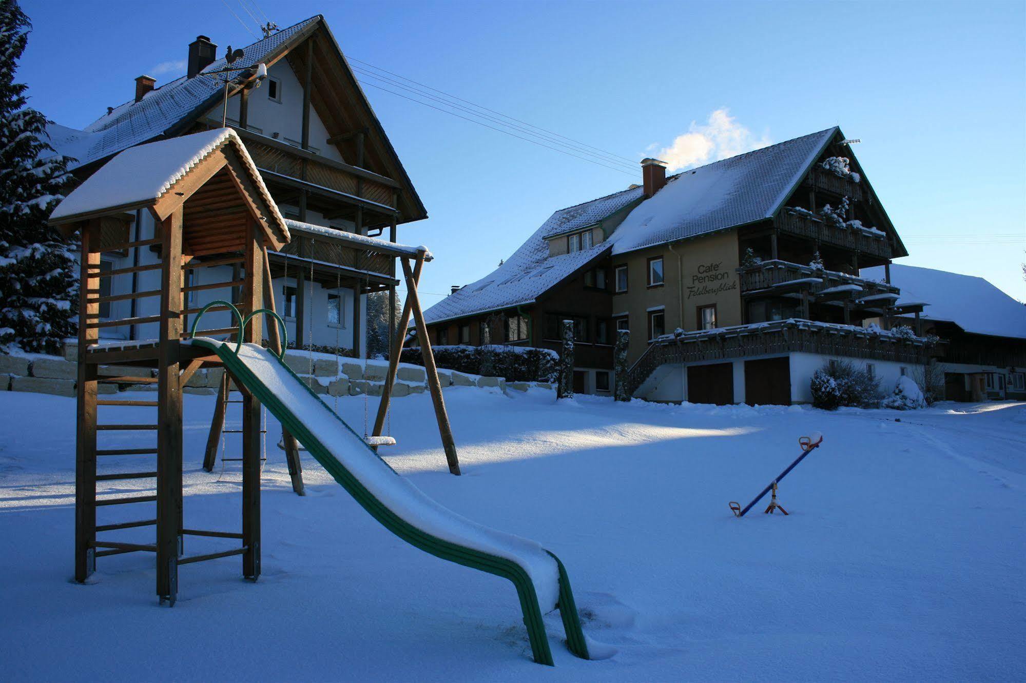 Cafe-Pension Feldbergblick ティティゼー・ノイシュタット エクステリア 写真